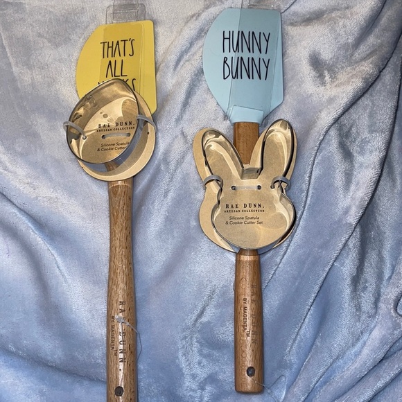 Rae Dunn Spatula/Cookie Cutter Set -Bunny/Egg - Picture 1 of 3